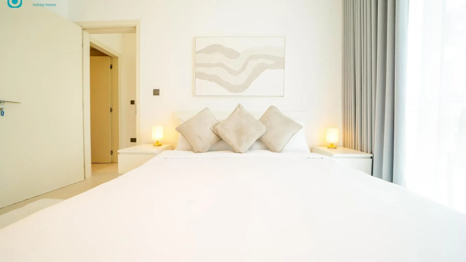 Blue Breeze - Modern Apt With Partial Marina Views & Balcony Dubai