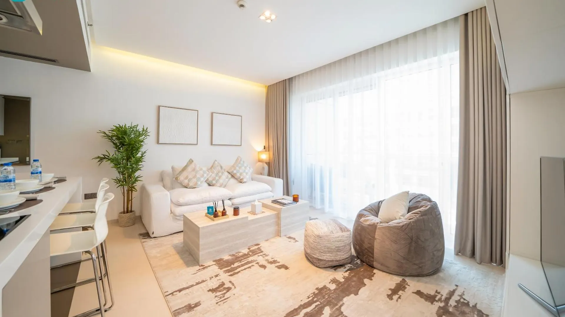Blue Breeze - Modern Apt With Partial Marina Views & Balcony Dubai Apartment