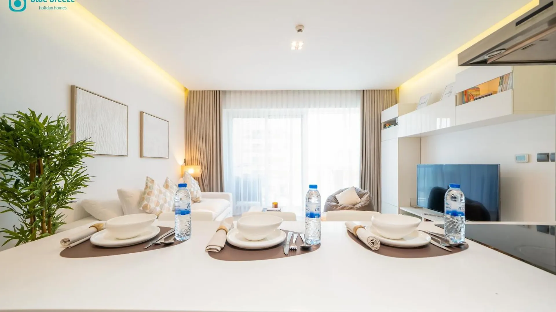 Blue Breeze - Modern Apt With Partial Marina Views & Balcony Dubai Apartment