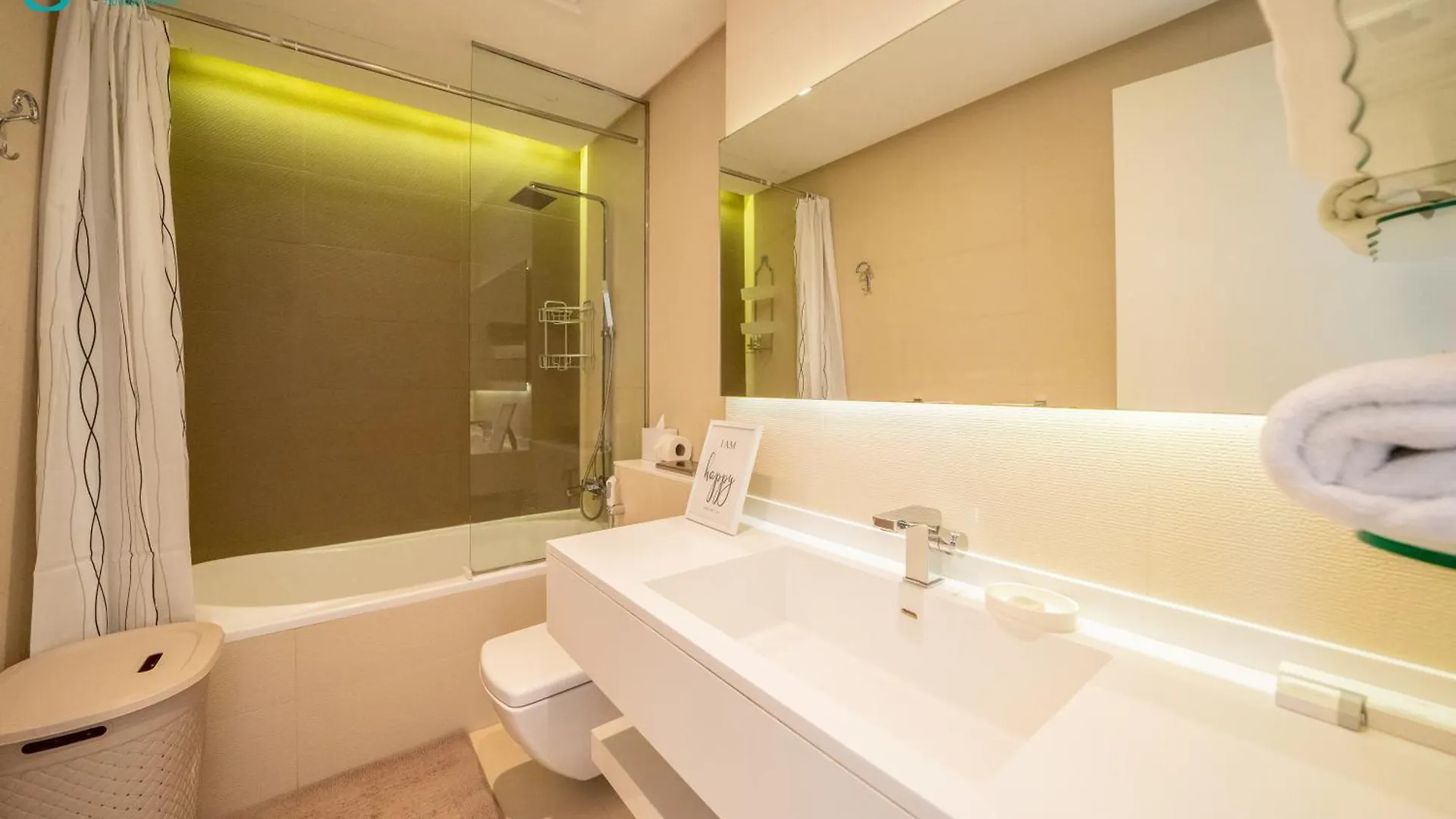 Blue Breeze - Modern Apt With Partial Marina Views & Balcony Dubai